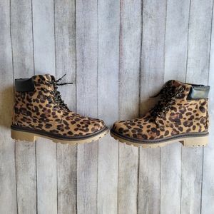 Yoki Leopard with black faux leather trim boots size 8- 81/2